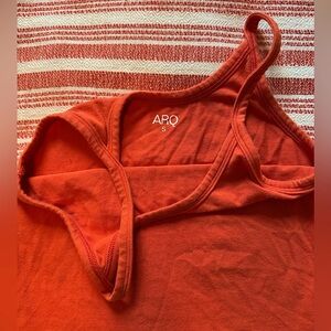 ARQ Women's Cropped Tank Top in Red